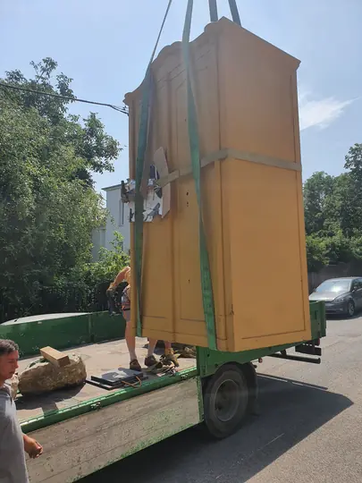 Nagyméretű ipari berendezés biztonságos darus emelése
